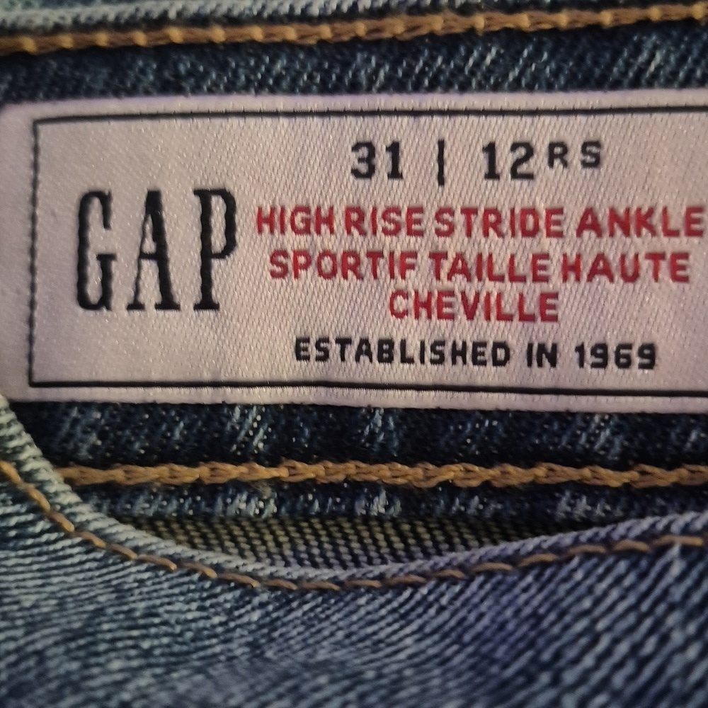 GAP- WIDE LEG HIGH RISE DENIM - Picture 2 of 4